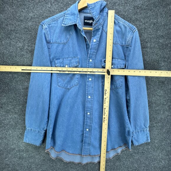 Wrangler Pearl Snap Denim Shirt Mens Medium Blue Western Cowboy Rodeo Raw Hem - Picture 10 of 16